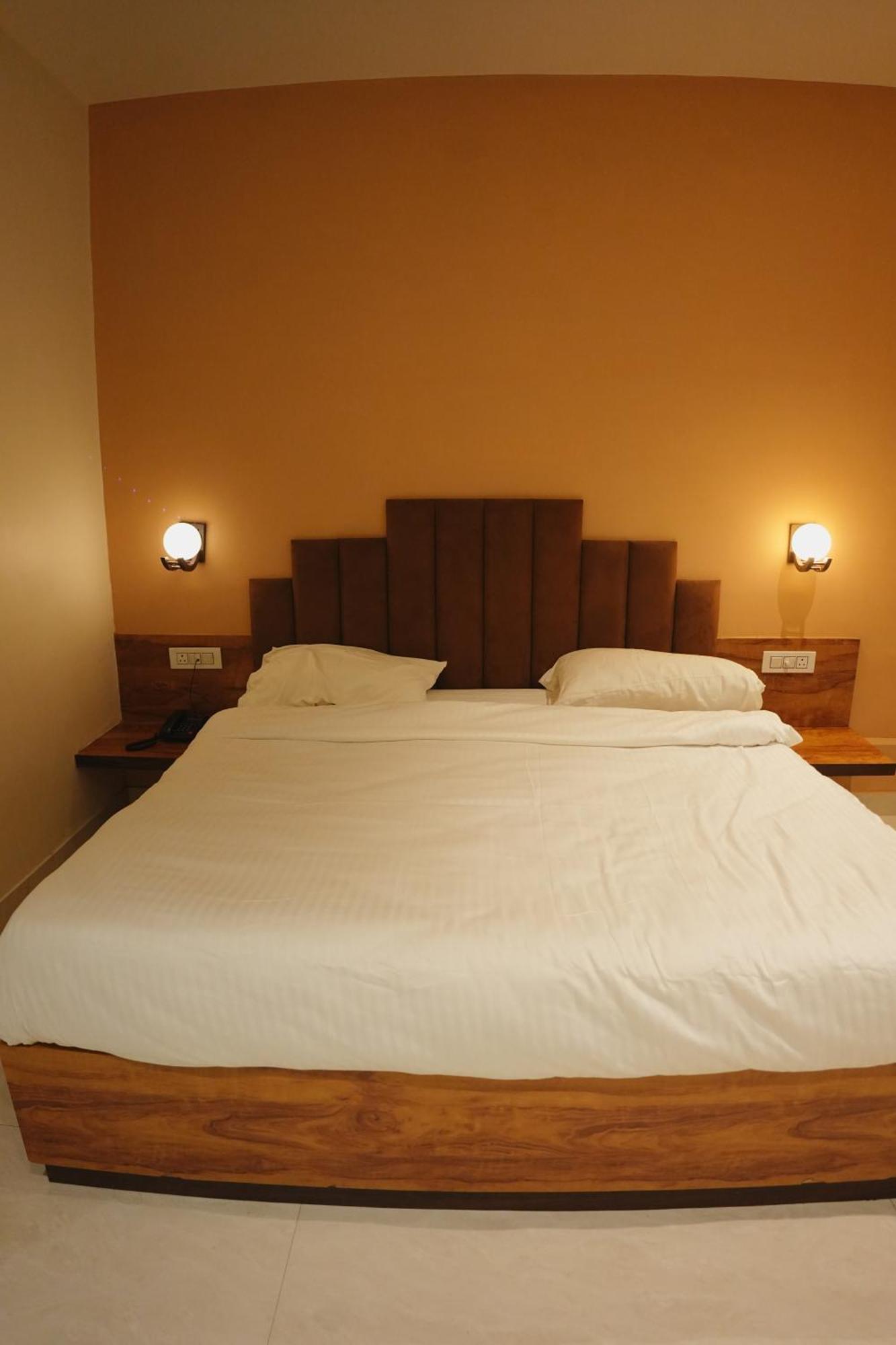 The Krati Resort And Convention Centre Bareli Zewnętrze zdjęcie